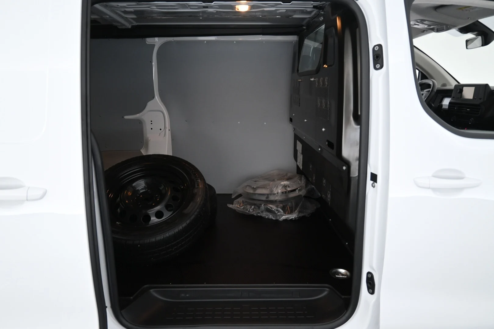 Car Image - 5aPqTAkAYmbvwWbGbHpSTP