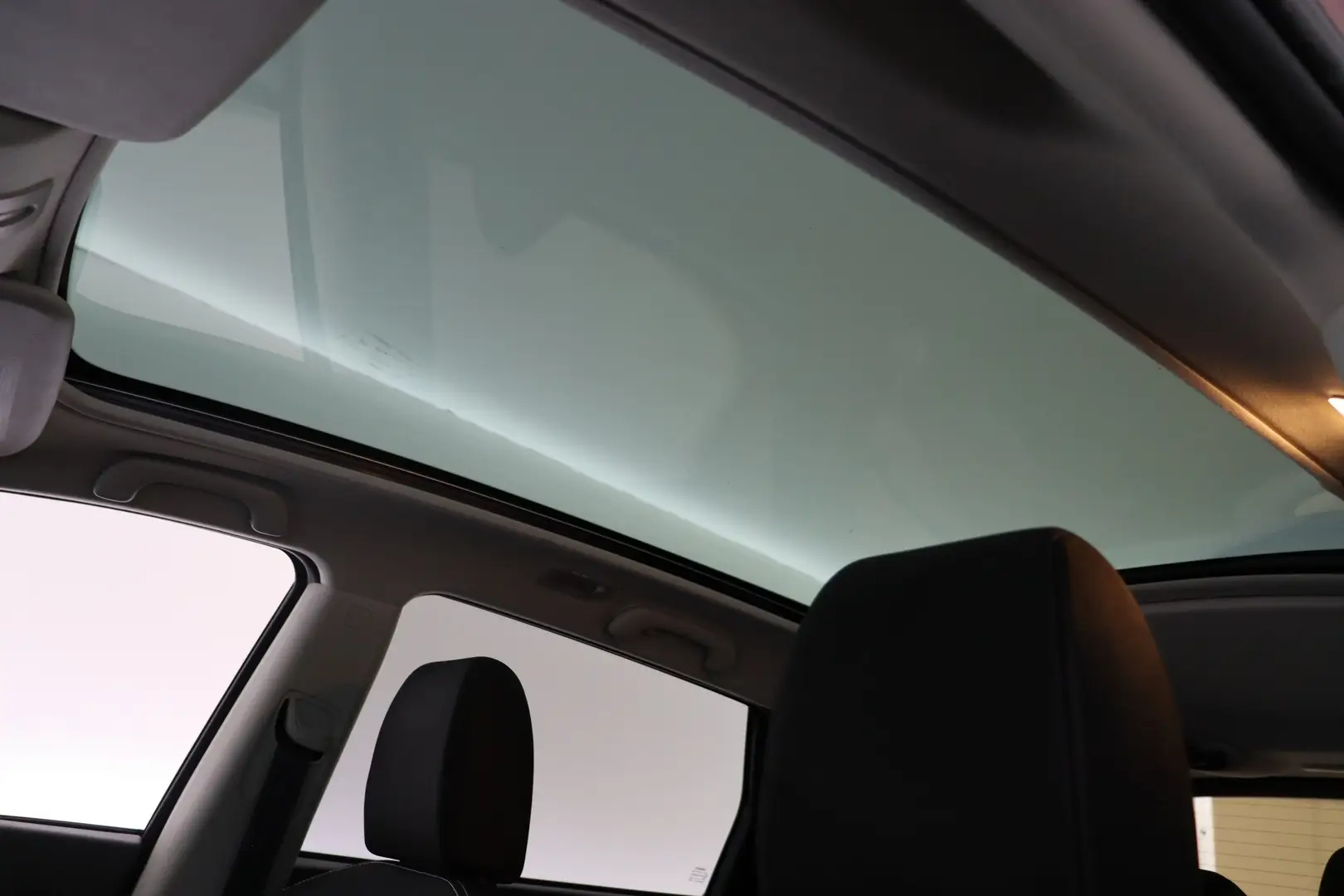 Car Image - 1hiBJn2tXSGOLB6iLrhpxx