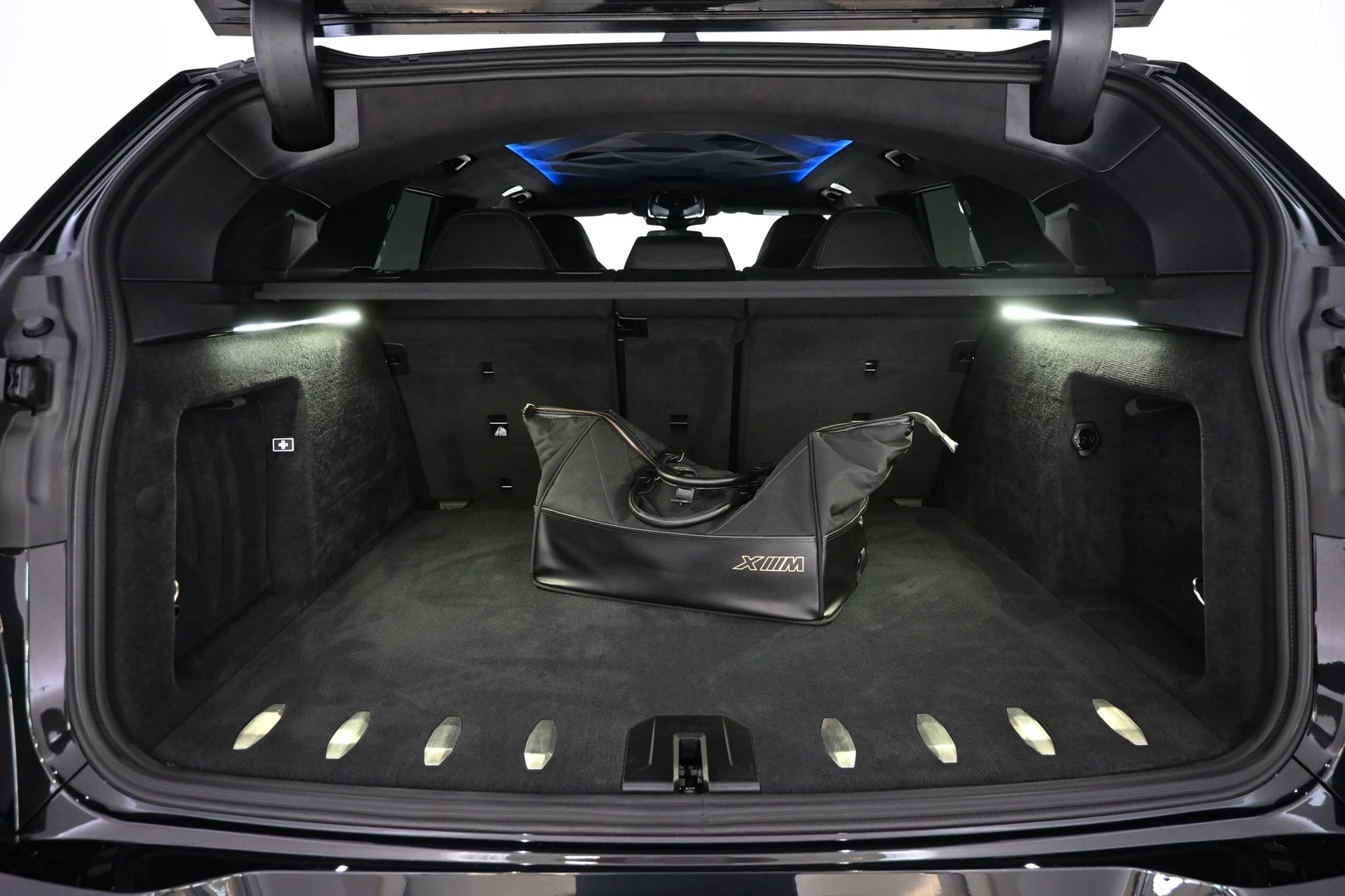 Car Image - 1Y3ILcvxJd5H84YQ2mtLdJ