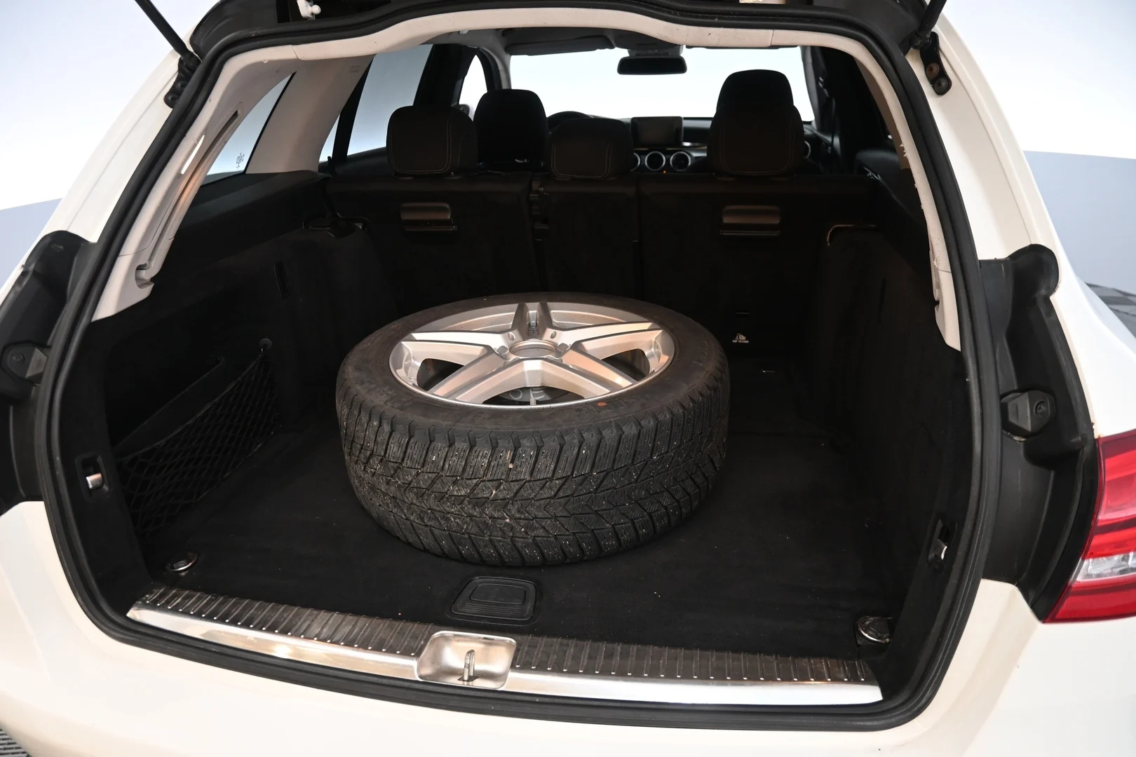 Car Image - 618XF3z8uGljtJzL2kNArI