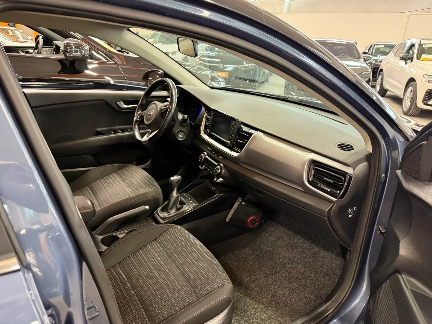 Car Image - 4N84dvMT6VJ7xVscGvd3bI