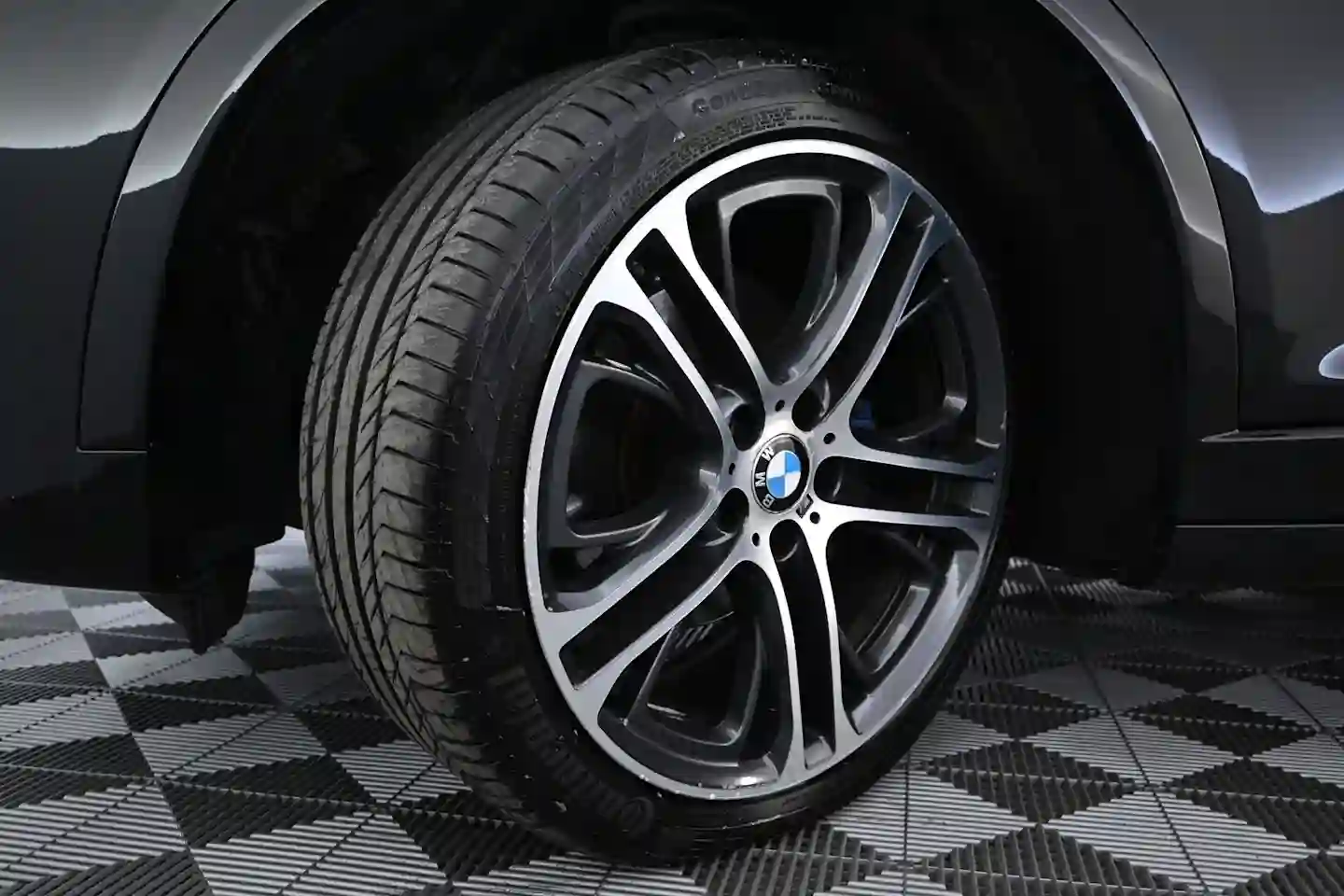 Car Image - 3cKf37M28dTio3kWO8YJrp