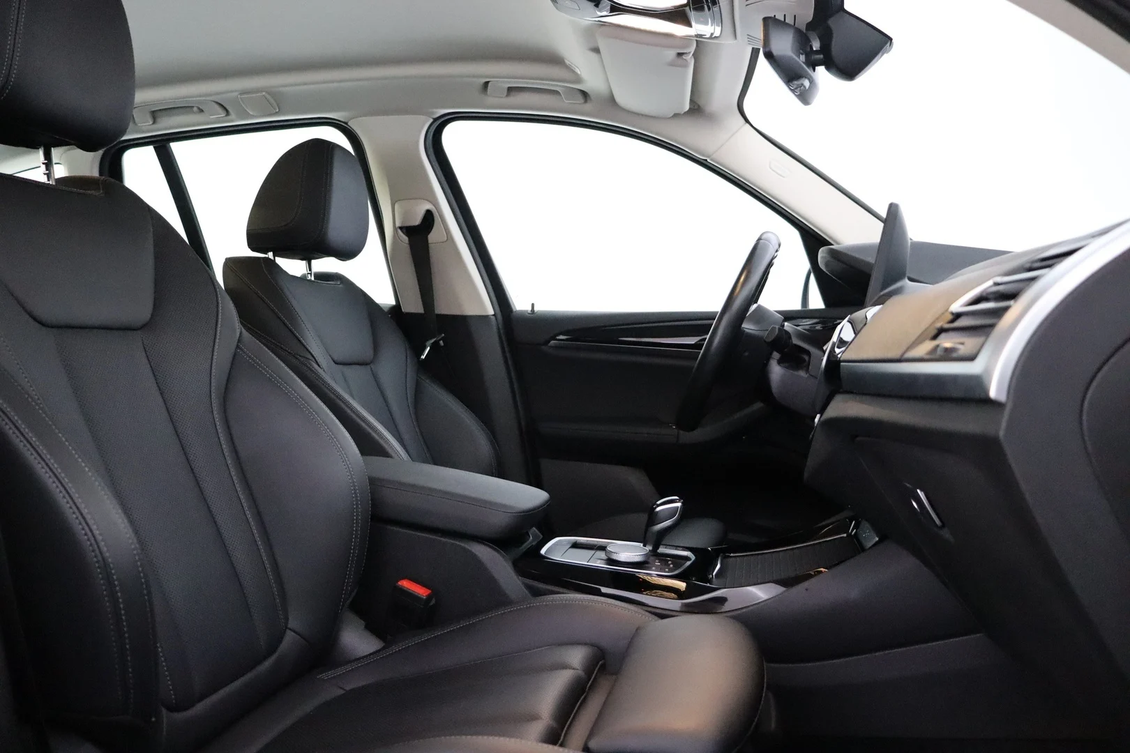 Car Image - QrAamz4UxZJZpAgI8Qyhy