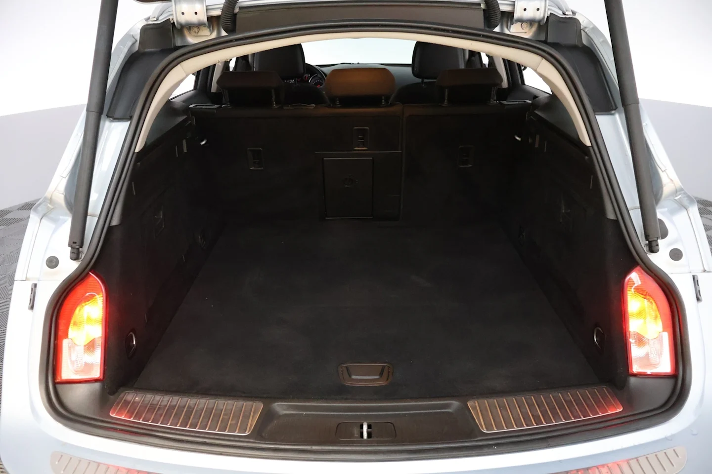 Car Image - 7IXqRMbNkhkAX6j4UNA93k