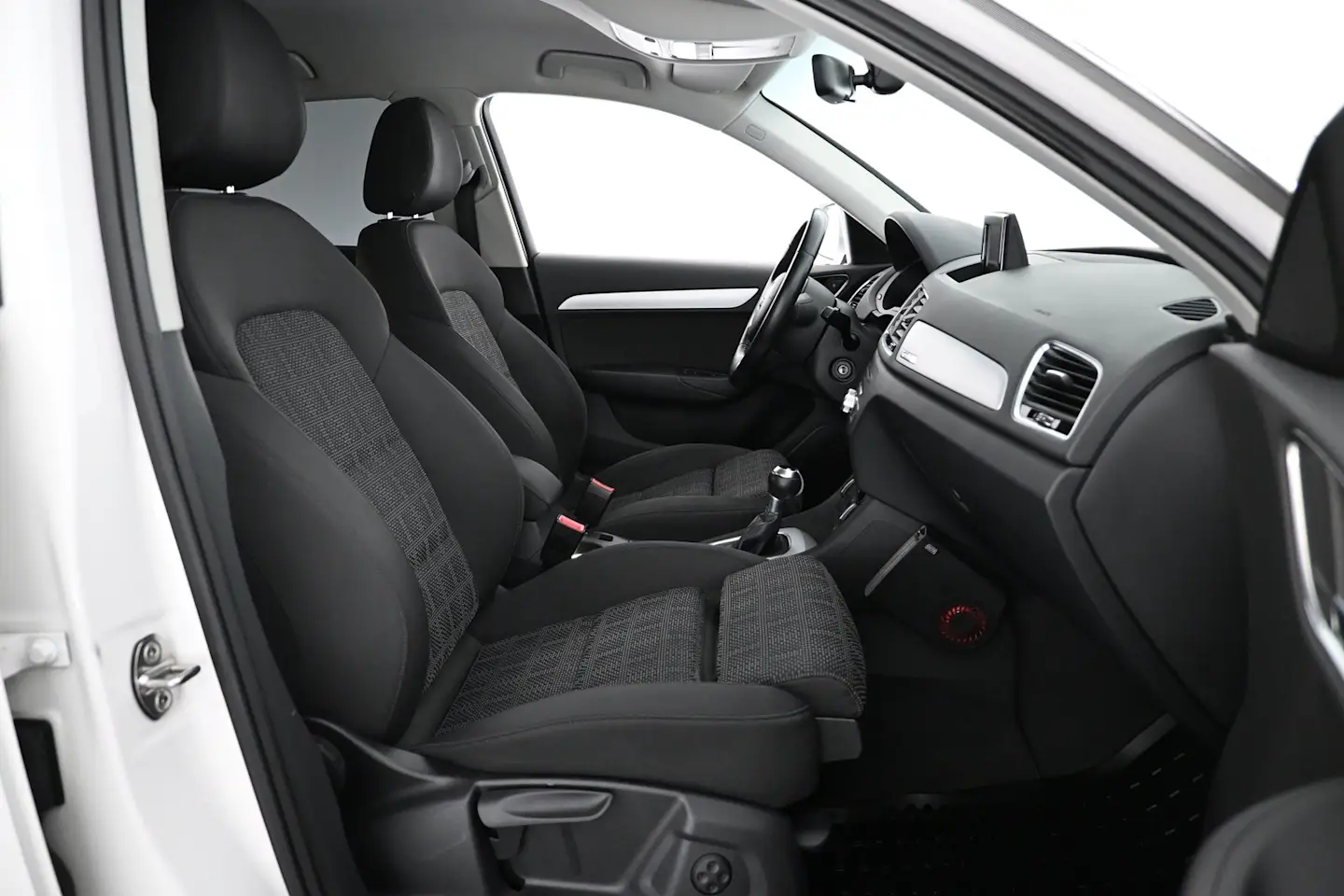 Car Image - 742MCYjj5w4aFsiSyAbi0t