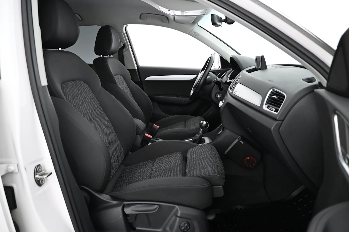 Car Image - 742MCYjj5w4aFsiSyAbi0t