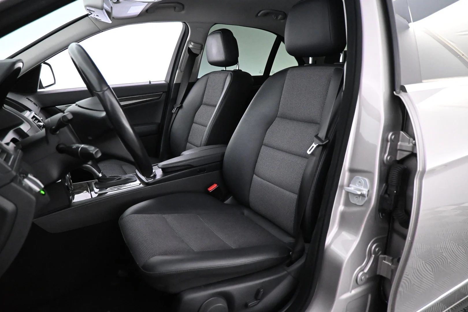 Car Image - 6LnQz9kXB9oe2inl1YyRWg