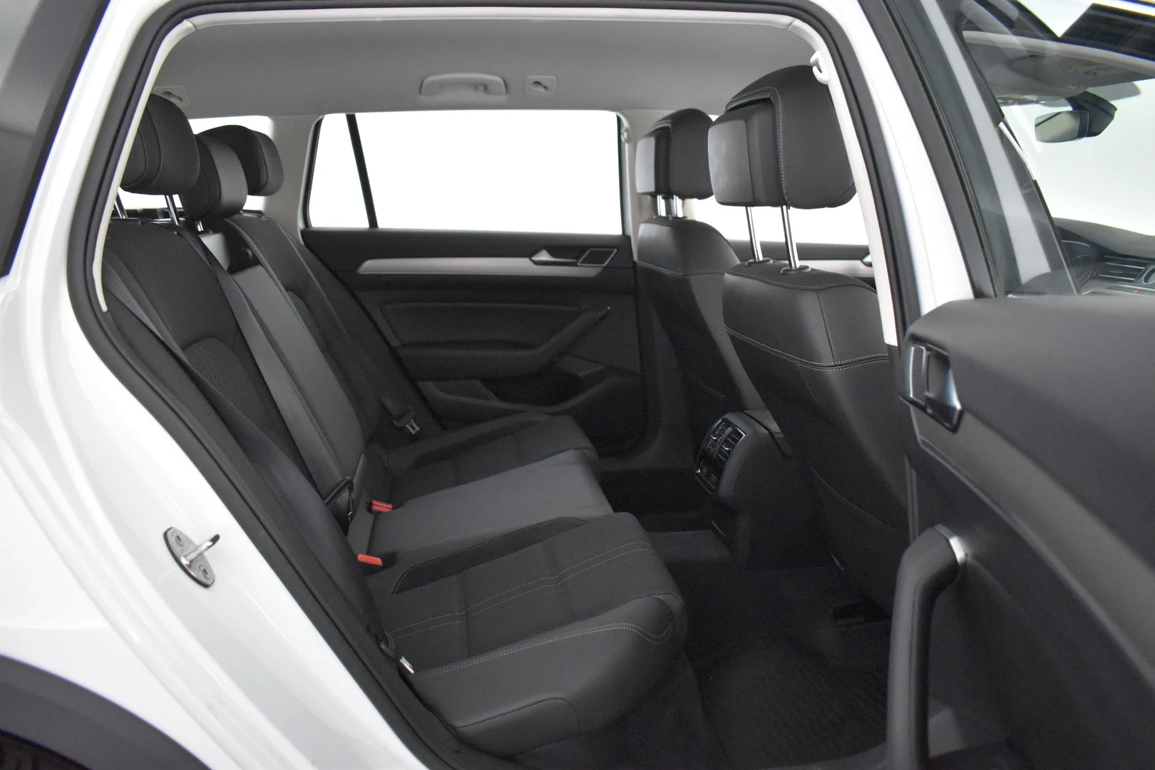 Car Image - 6QyAed53dEwFUVFkVz0F6m