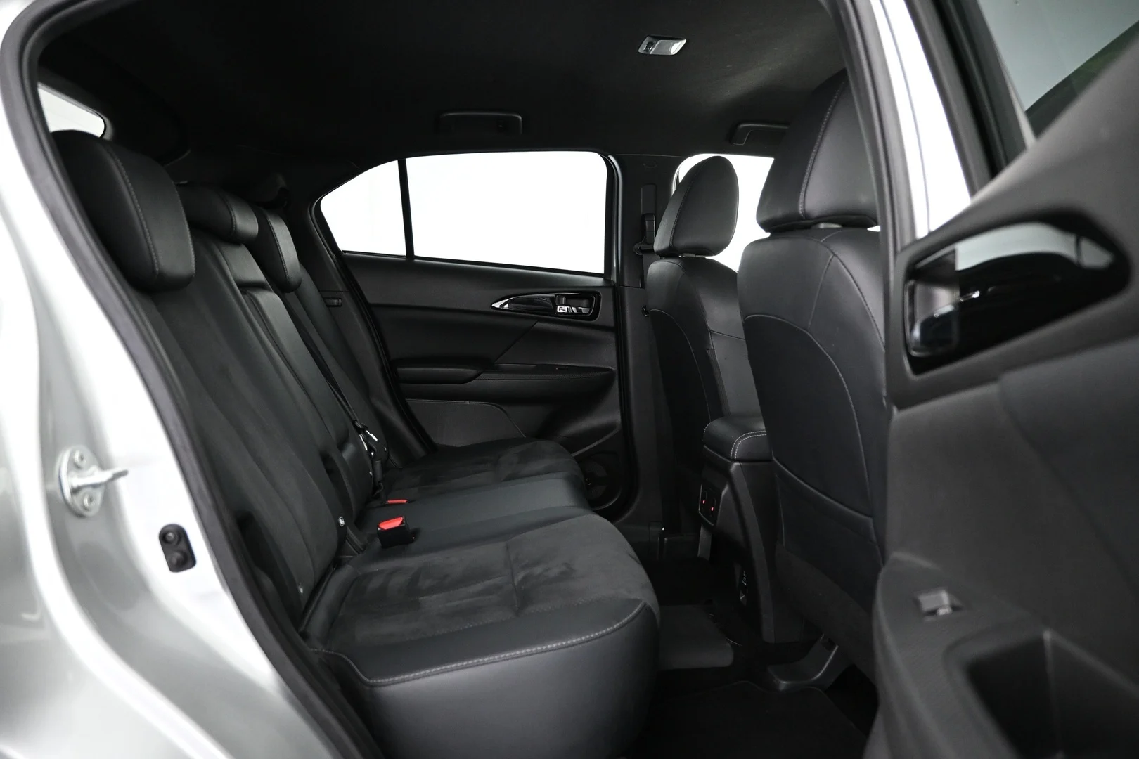 Car Image - 5OqB0bRCSC8rq9gW9CuKG2
