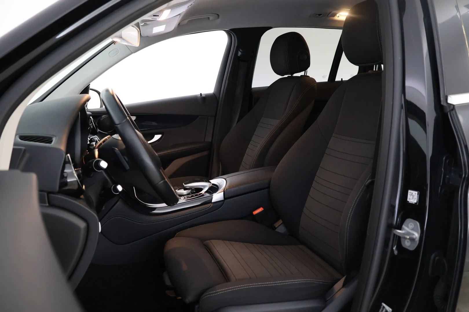 Car Image - vHEJ8MmtngngU5y10yVmE