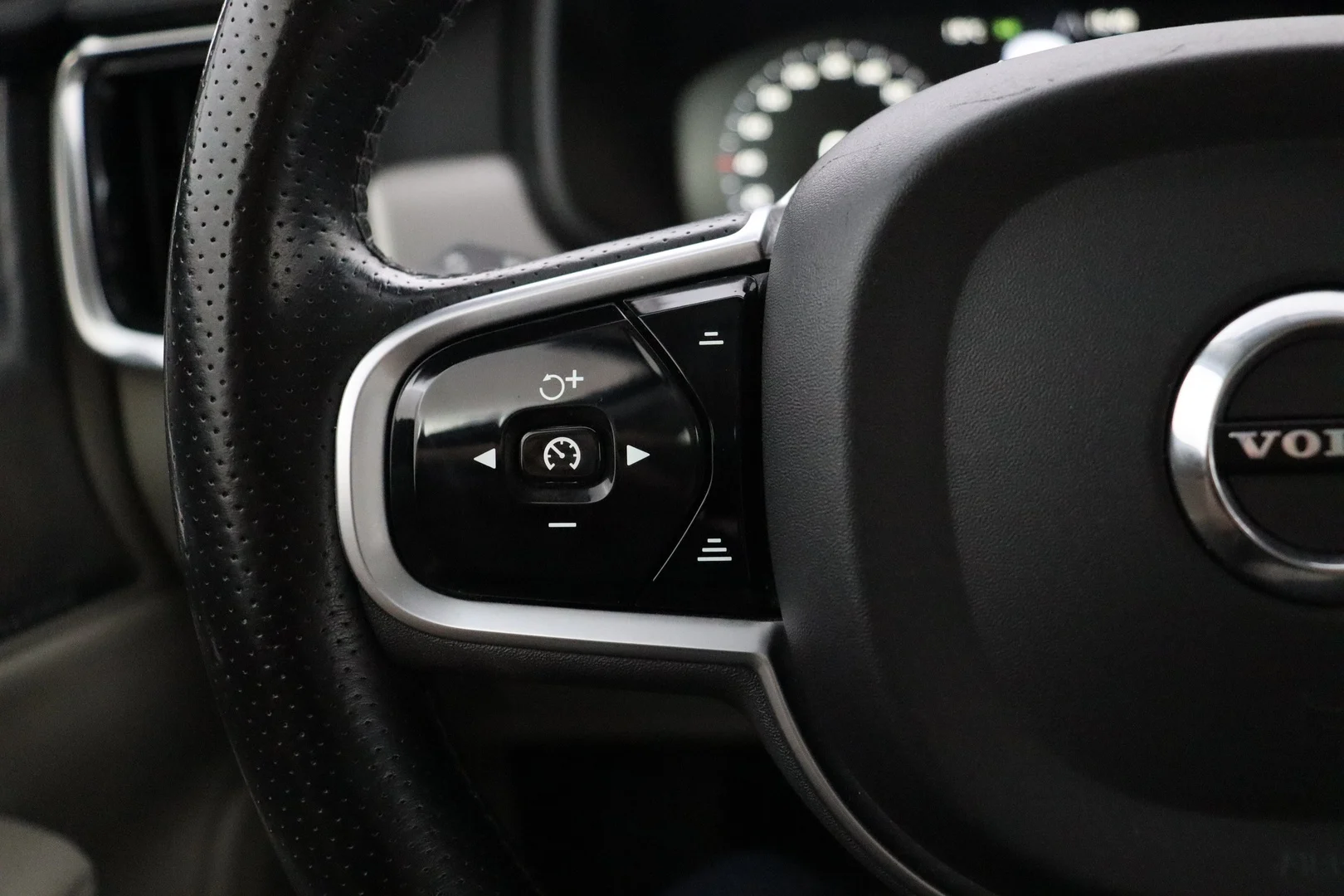 Car Image - 488jBjEc195q1B39qkd8jj