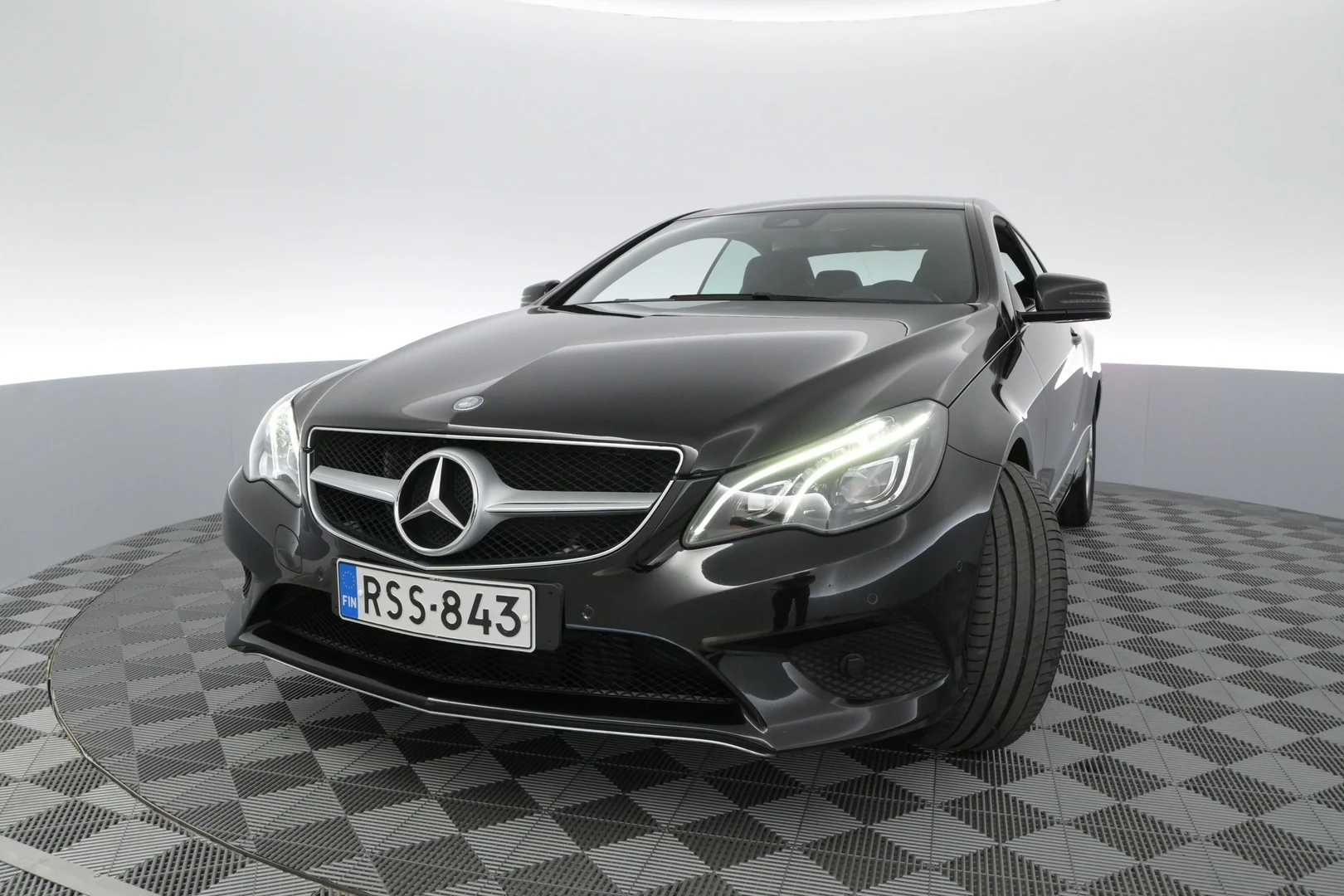 Car Image - 73MH907UkaLdPniDMmT5uR