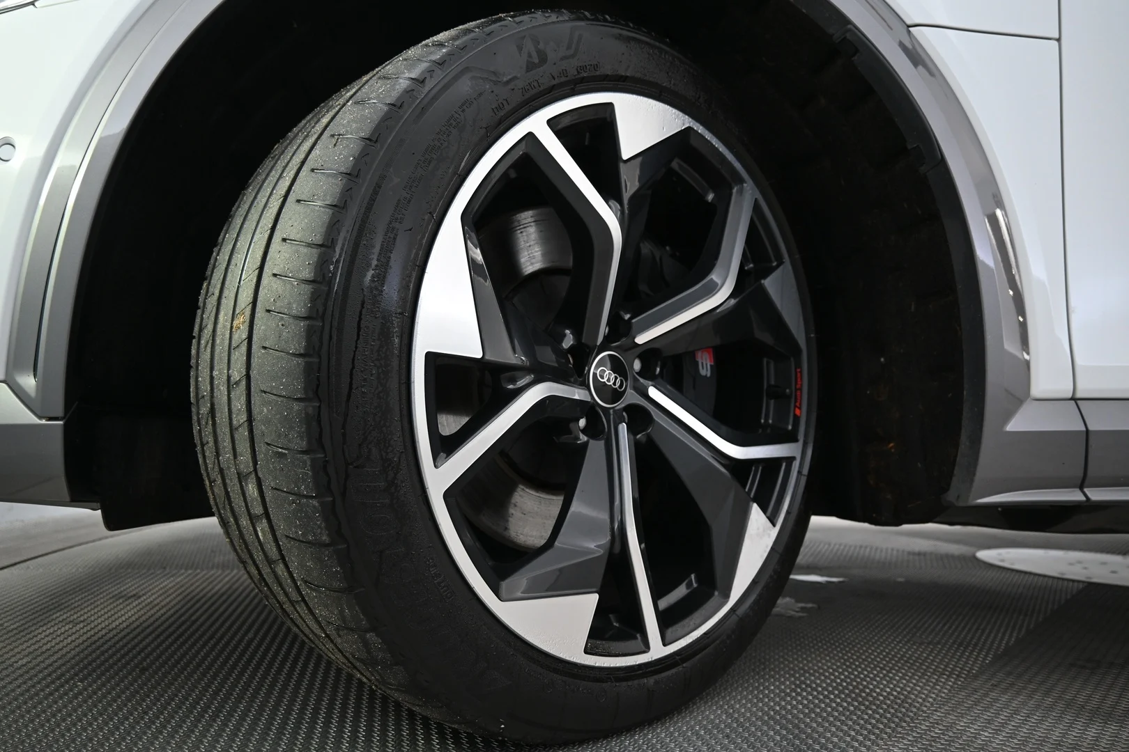 Car Image - 6E8VGmBzF9pgoyVEpYvRcu