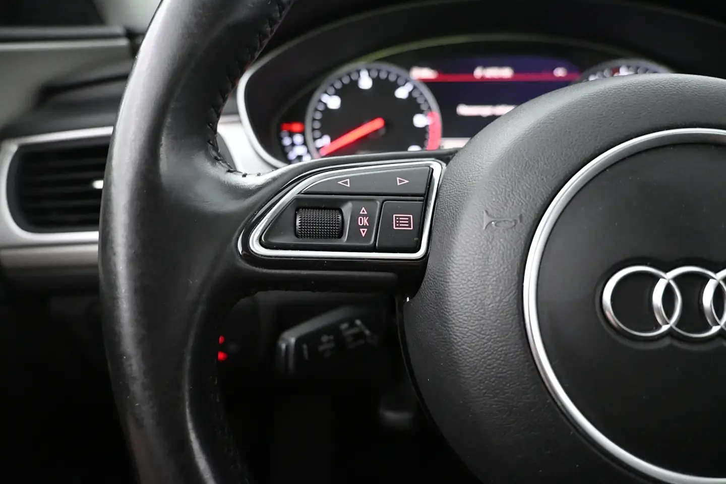 Car Image - 6iL0KETZZPbai0Wgnax1vC