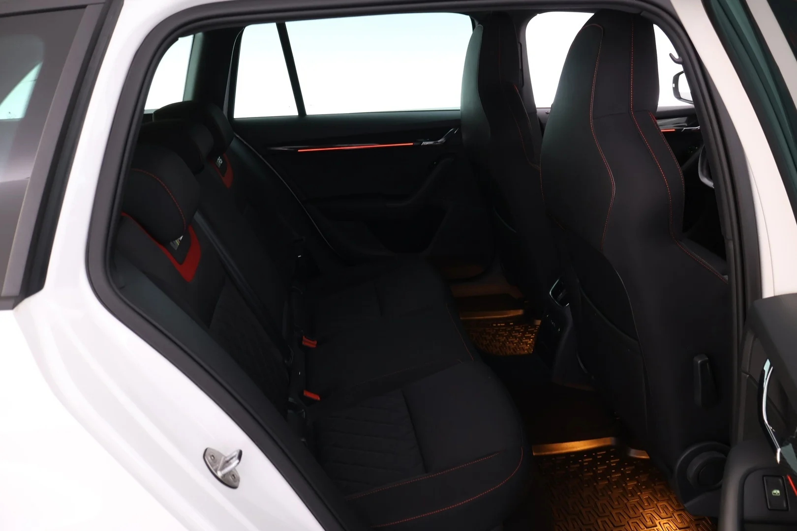 Car Image - 4sRUULHmLOjHc8s4tr56nn