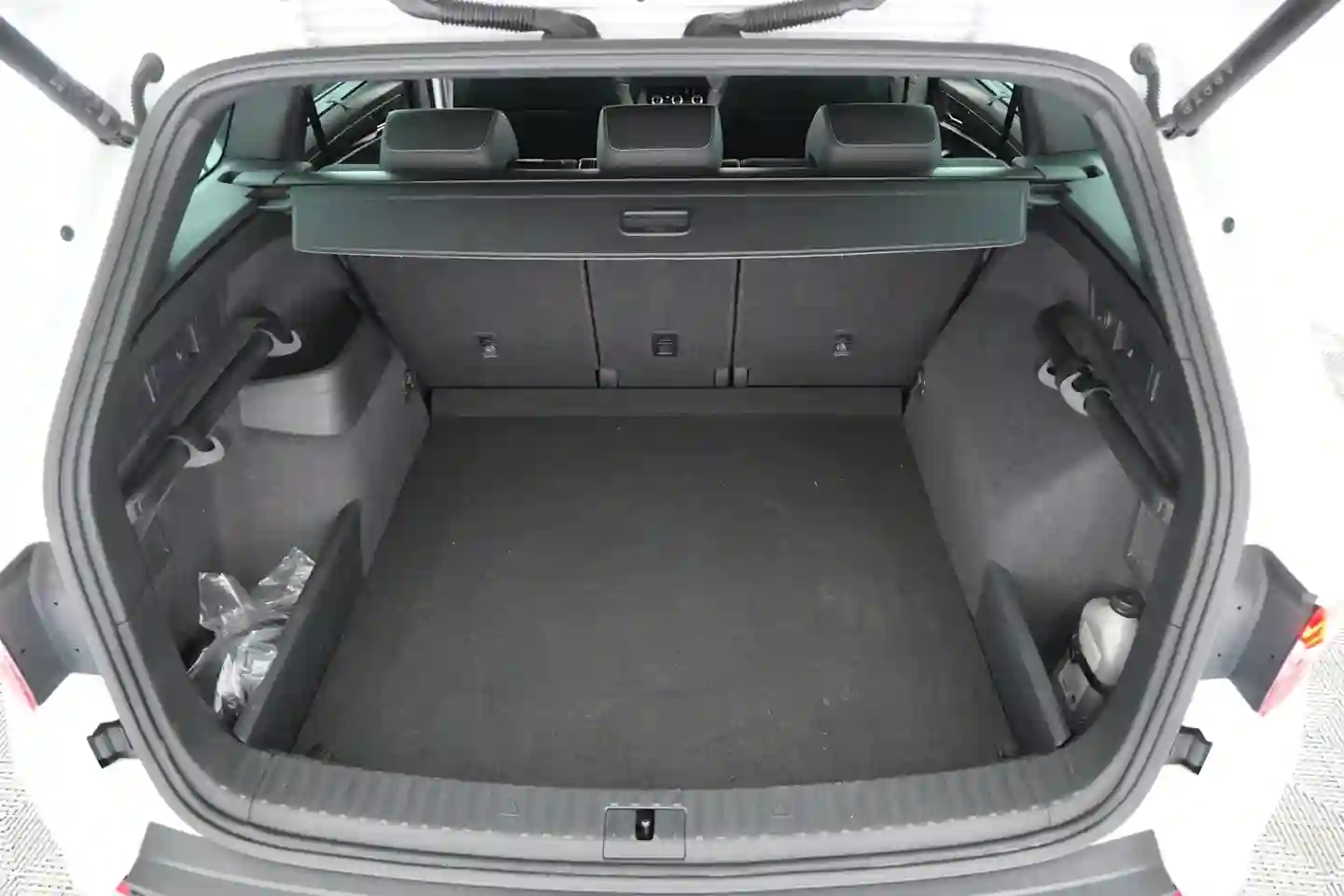 Car Image - 5Q7TPXnHgjJXTB5Whzotox