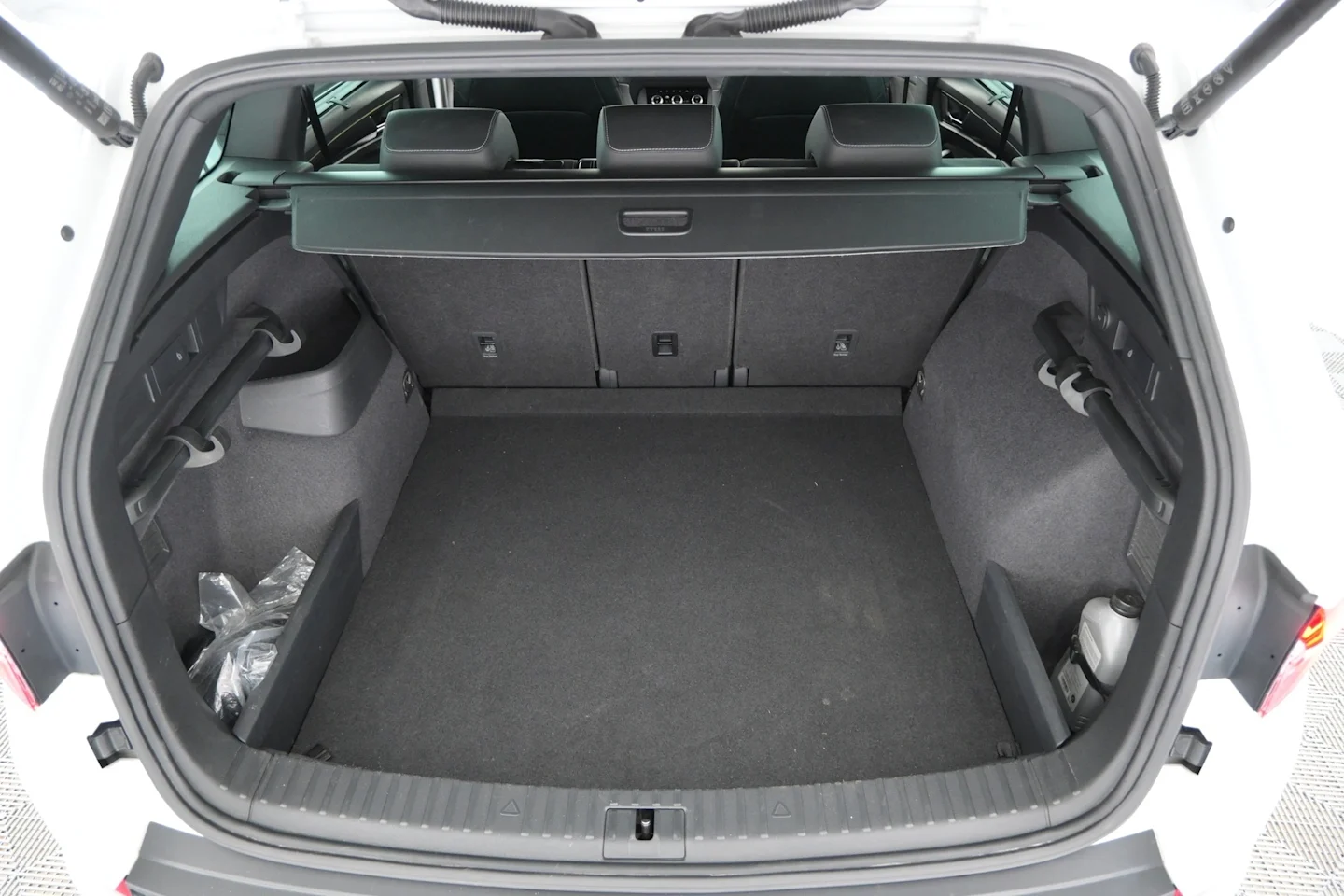 Car Image - 5Q7TPXnHgjJXTB5Whzotox