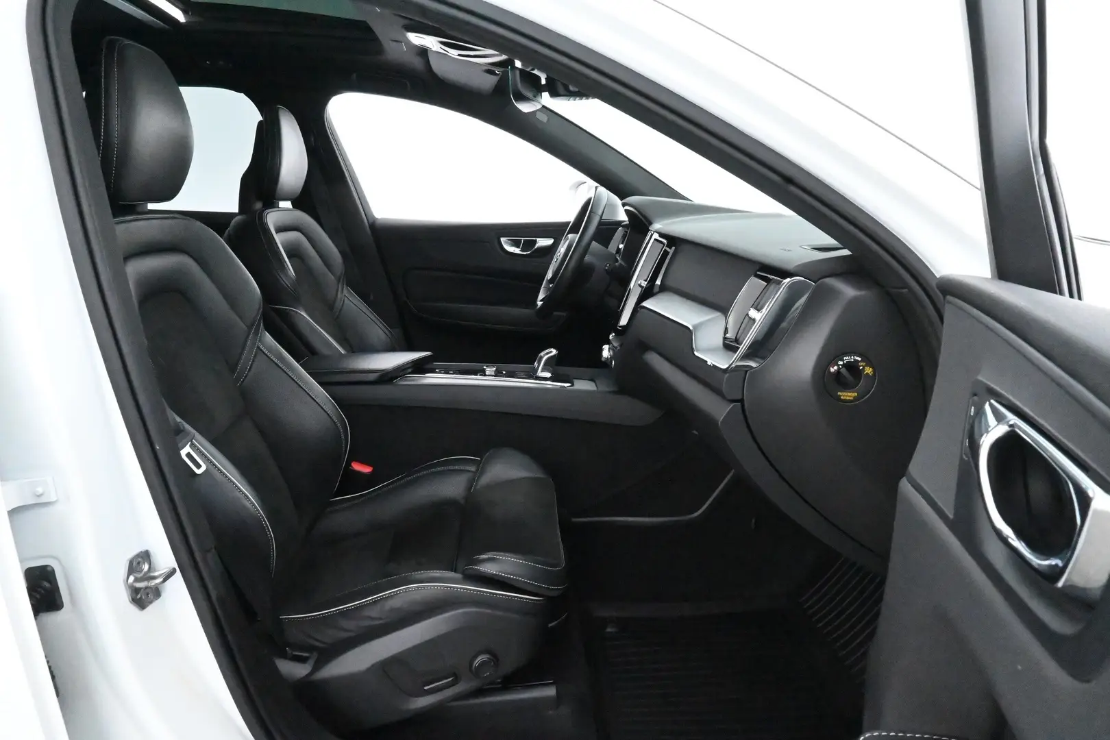 Car Image - 3JpudFtsEEdAkUsz4wIgm8