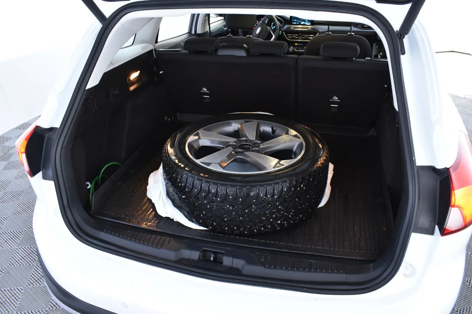 Car Image - 1ucIuo0JqKHjDbb1yPEukb
