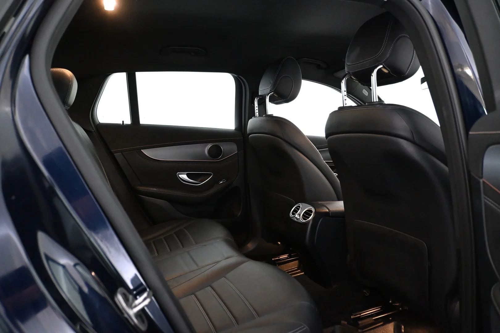 Car Image - 4i0S3fC7d43CmUmxGpiHwr