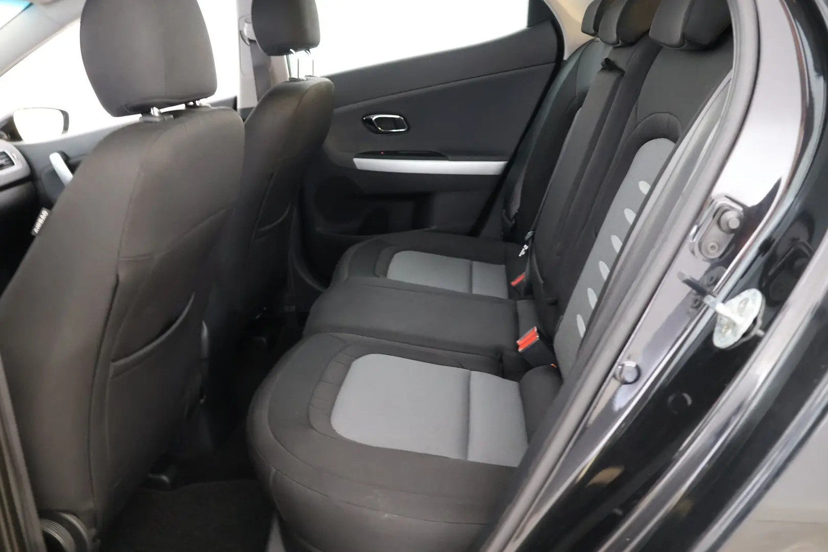 Car Image - 6TPPFqxEIFLxKmbsjwVj6u