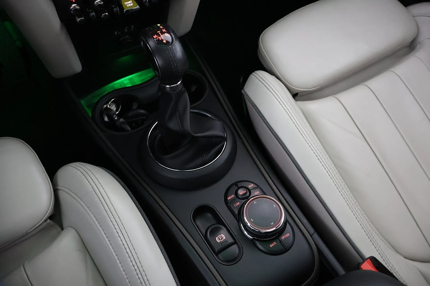 Car Image - 6da26LLYS5MV2oKUA1M9aV