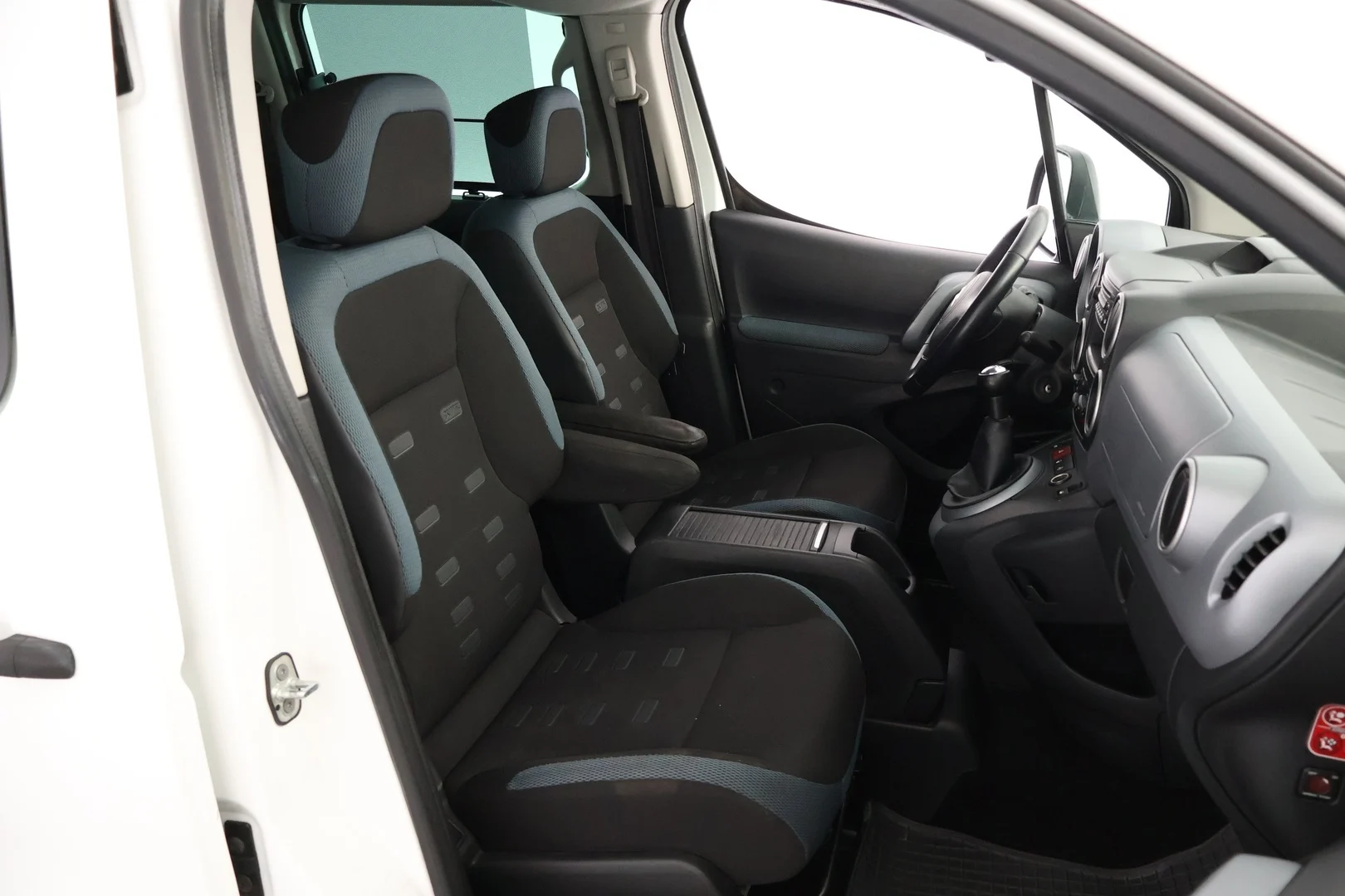 Car Image - 5FeFB9sGkJ6ils7cfDZoVn