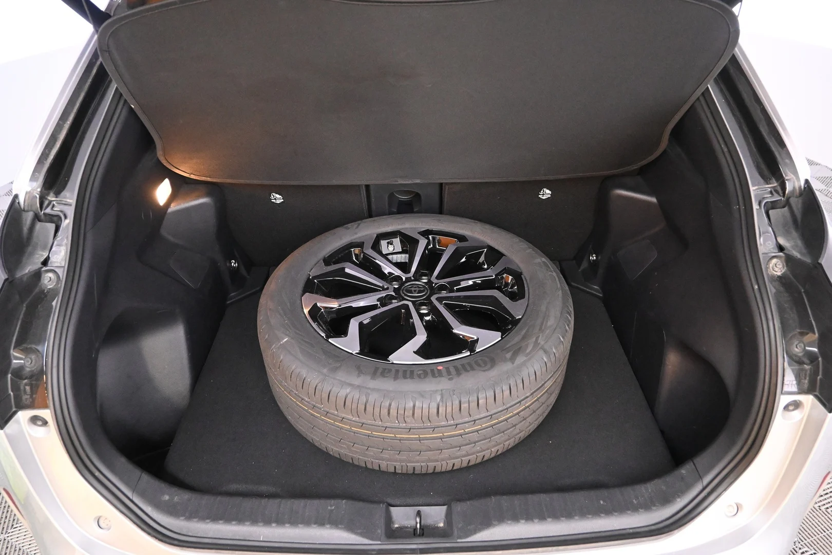Car Image - 6NsrV7yIyeBMpQc68k6kxD