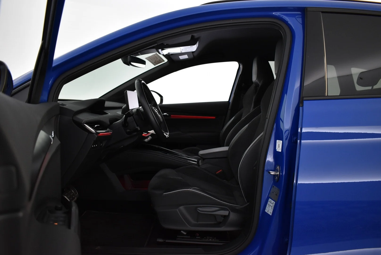 Car Image - 60cB9zzfq0iPbJJnD5TeIa
