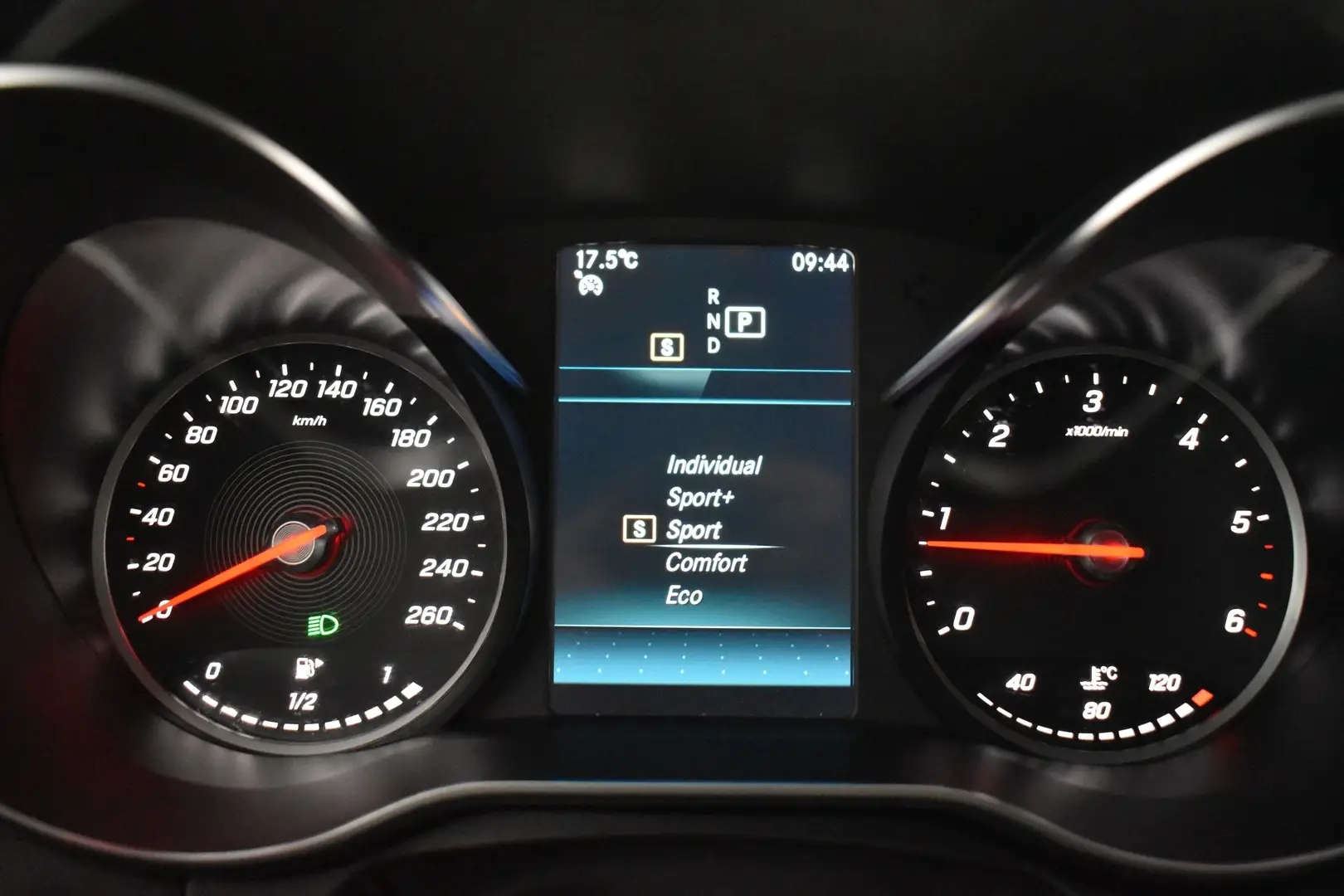Car Image - 31XrpkA2Ivm7eD9bXFJ07c