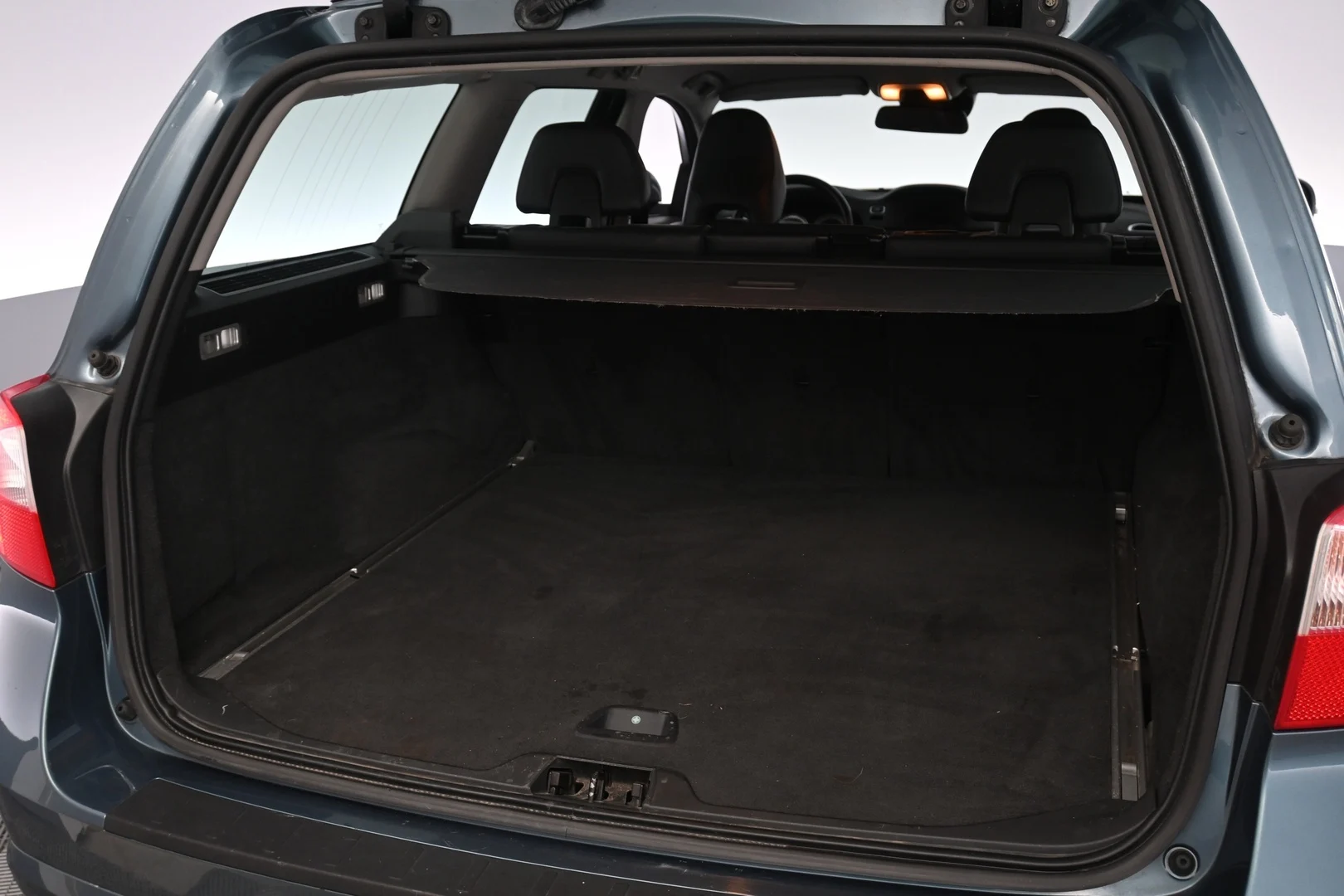 Car Image - 1m2yhTT5Y0sVZon2q8lhL1