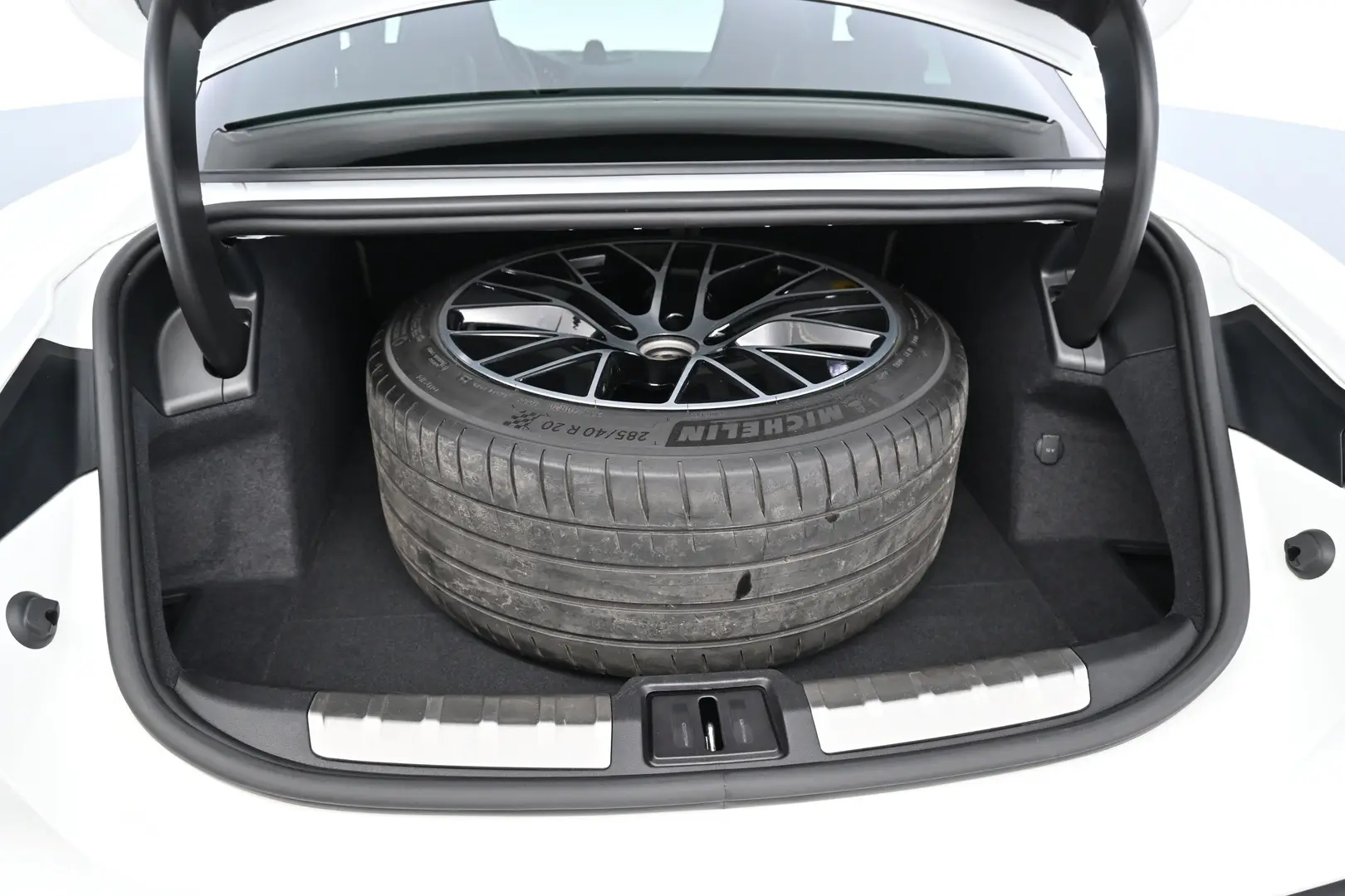 Car Image - 4uY5WbQ9vhCOGH11Rush32