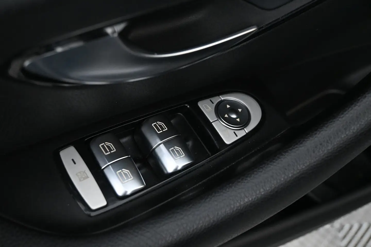 Car Image - 6S7HdpMqQaBxi0x1N3ZODT