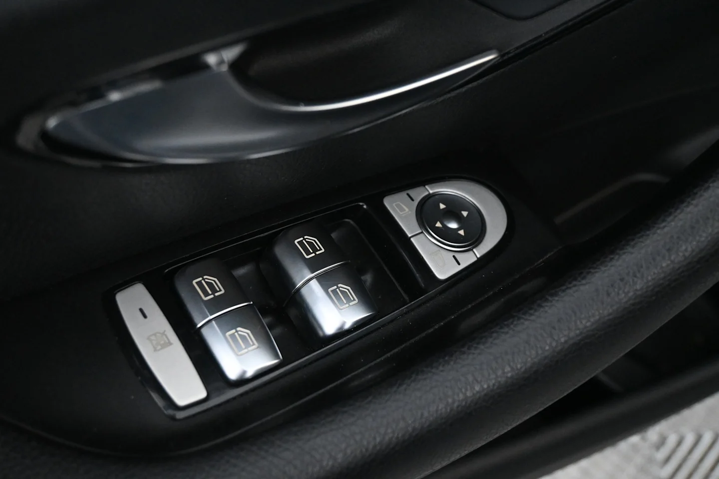 Car Image - 6S7HdpMqQaBxi0x1N3ZODT