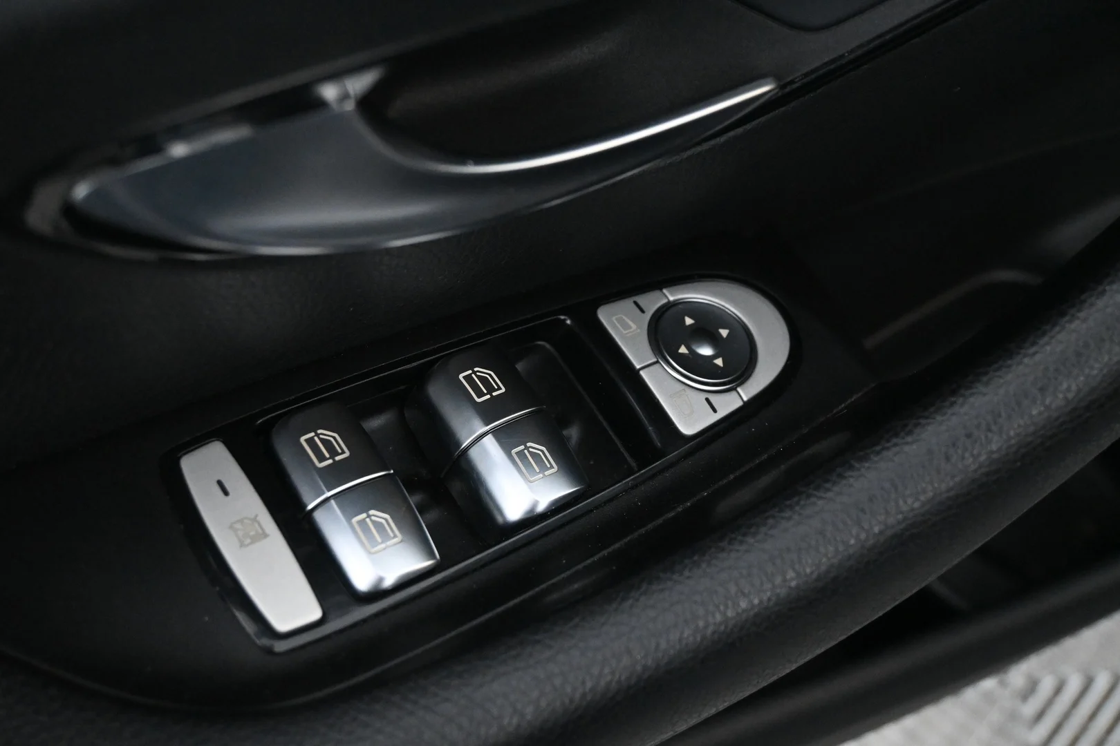 Car Image - 6S7HdpMqQaBxi0x1N3ZODT