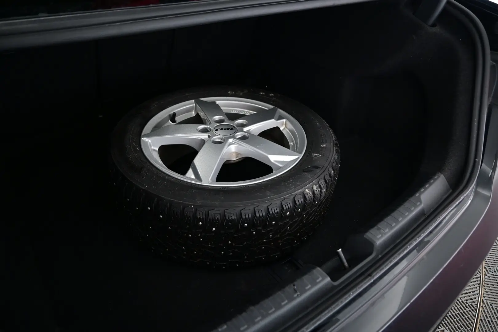 Car Image - 4Yiss8GoI2kgI9dZPDs0Nu