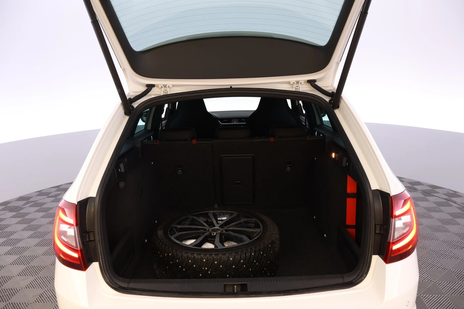 Car Image - 4sRUULHmLOjHc8s4tr56nn