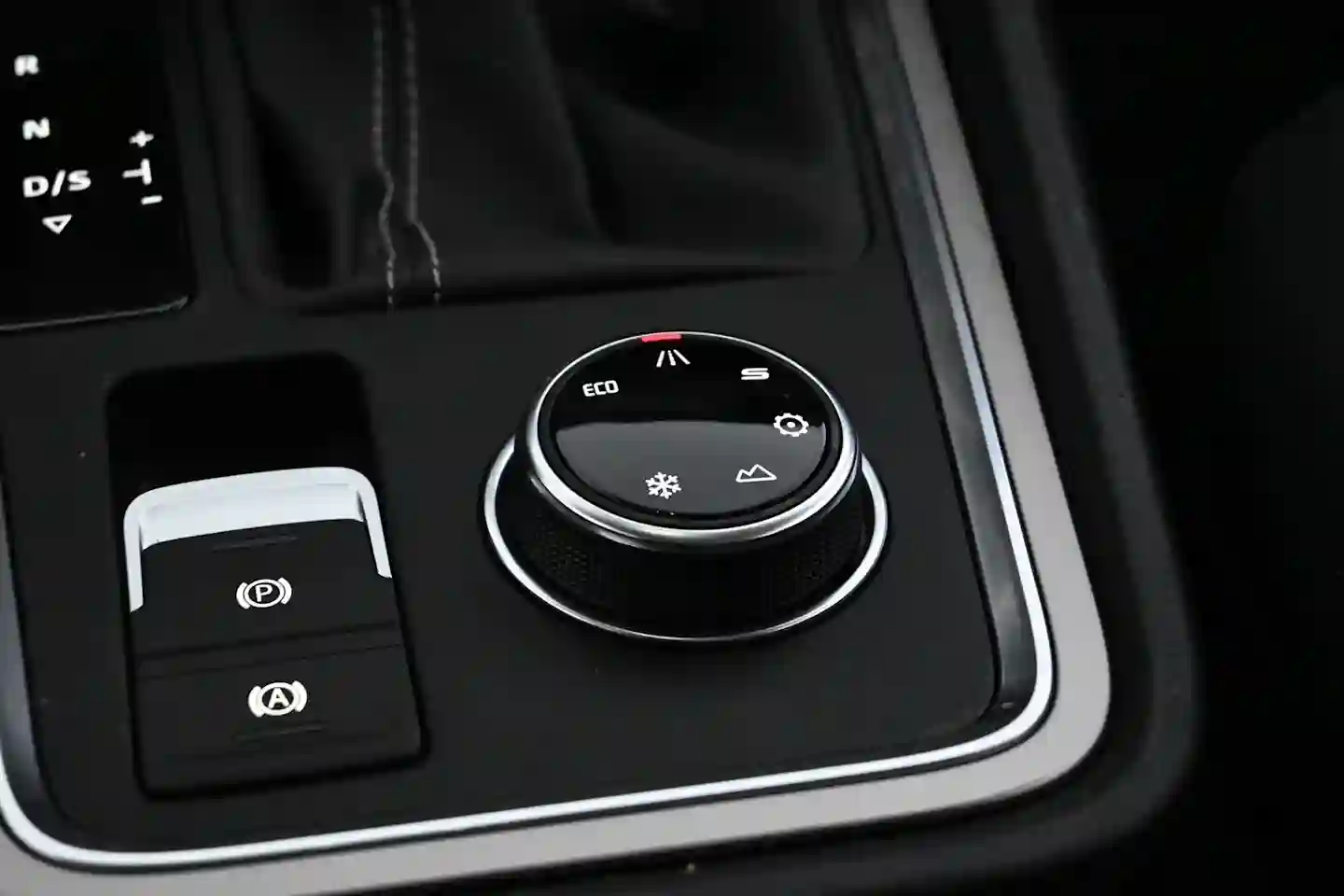 Car Image - 1rxlhw3DyJgJSVfHUxunoy