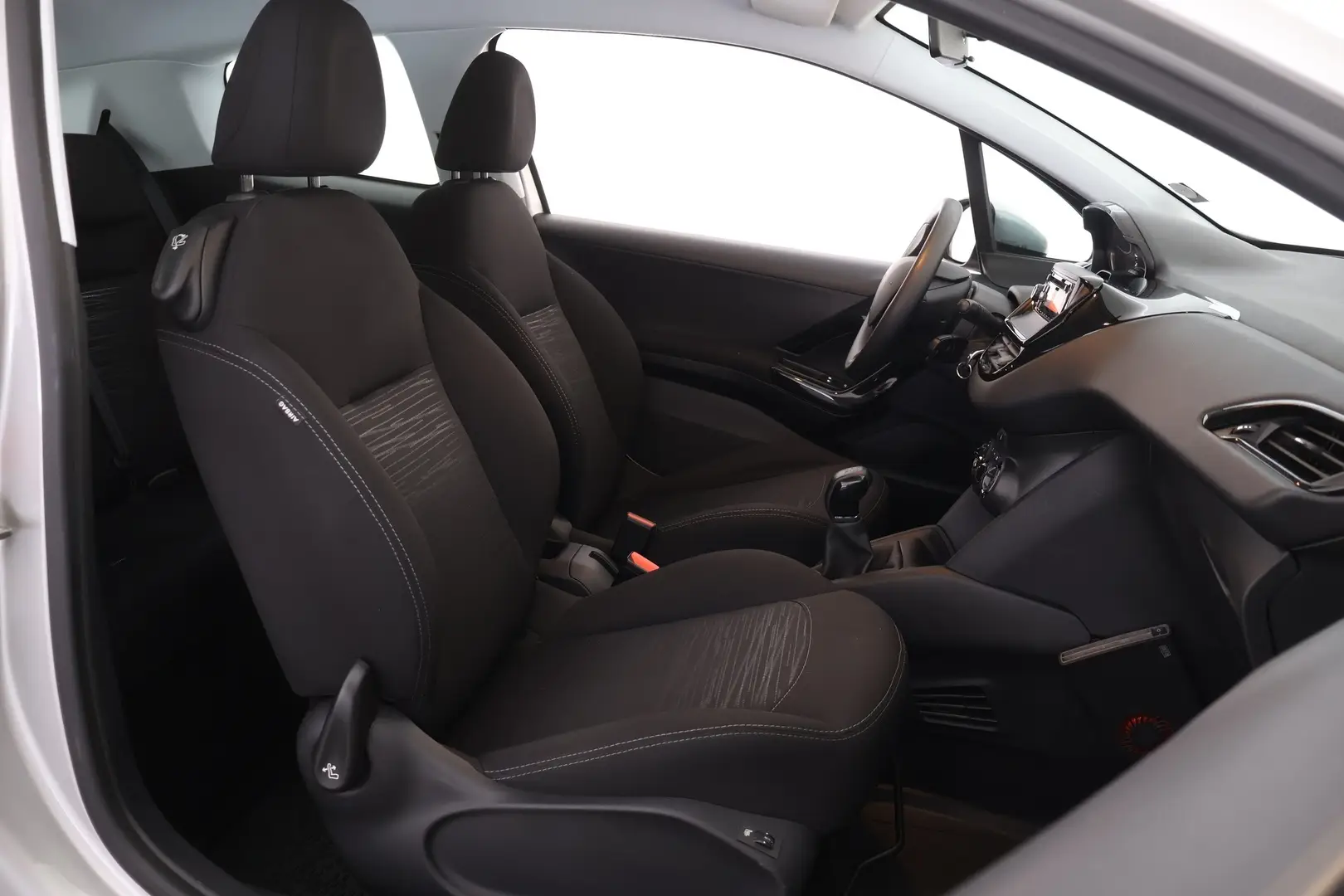 Car Image - 44NzPA0D3QfiutMr488Aqd