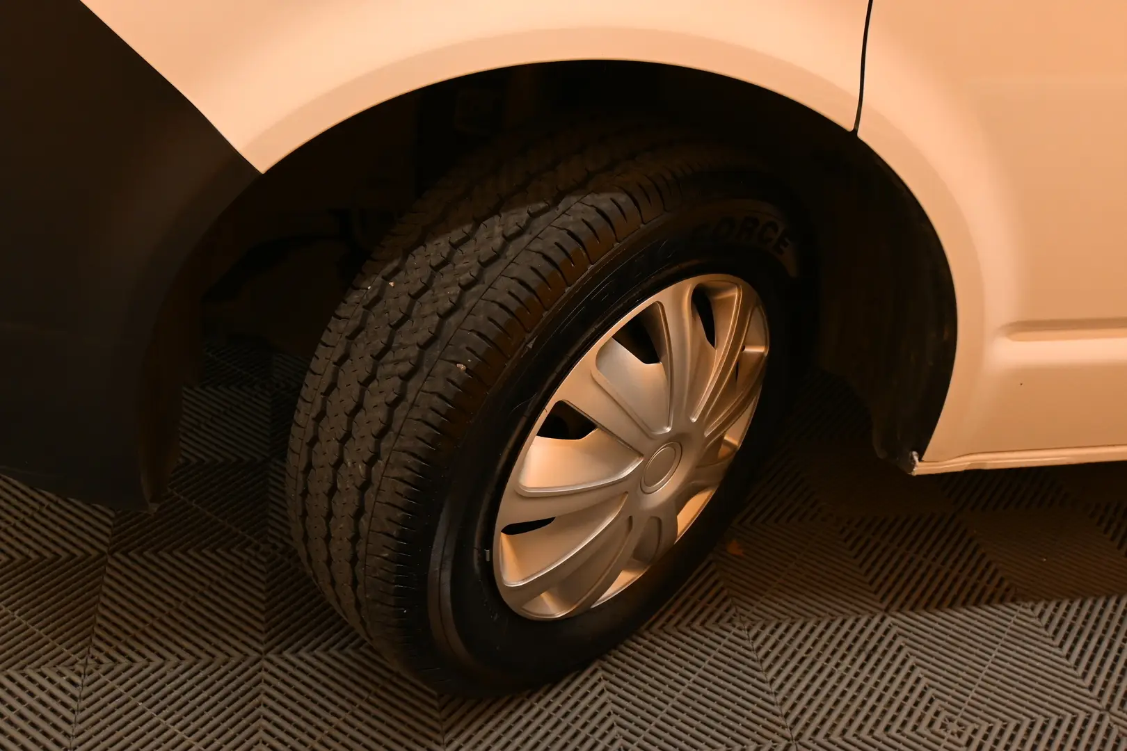 Car Image - 3K0aMaEHwAy1EC8JguP5FR