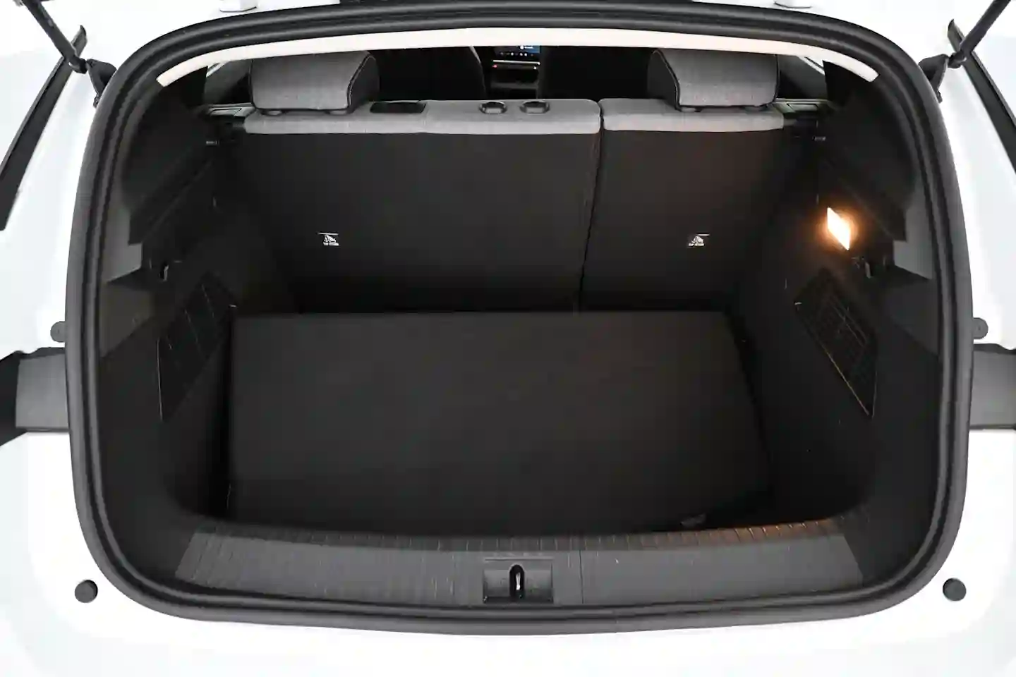 Car Image - 725KKVdHr8xvoeBXhKWeFe