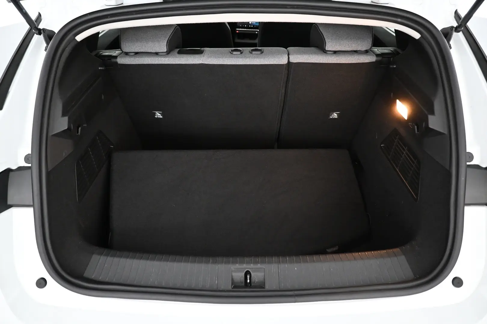 Car Image - 725KKVdHr8xvoeBXhKWeFe