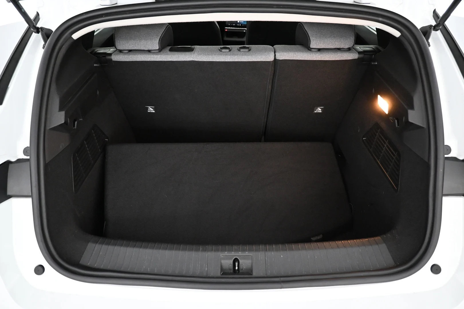 Car Image - 725KKVdHr8xvoeBXhKWeFe