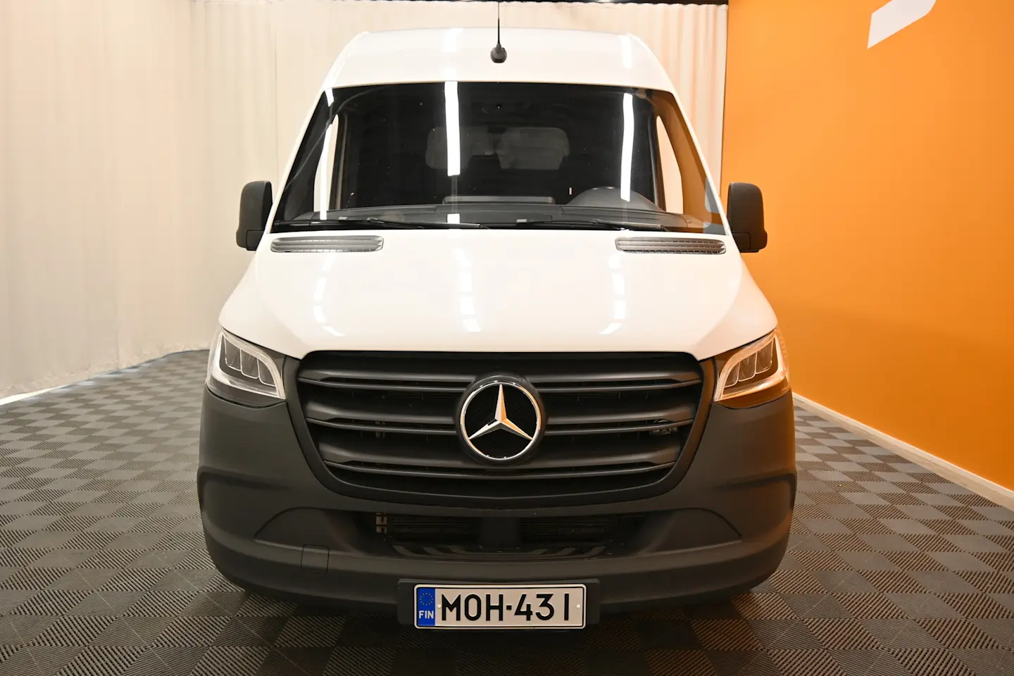 Car Image - 2vzqsaIVLKqSIltqTGD6Q8