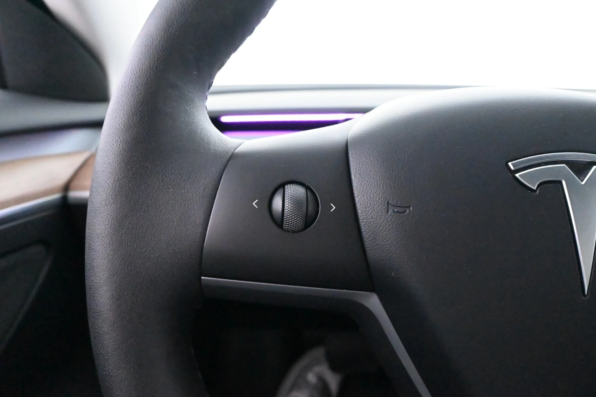 Car Image - iJLOWeU77UOw72nc9V6Bw