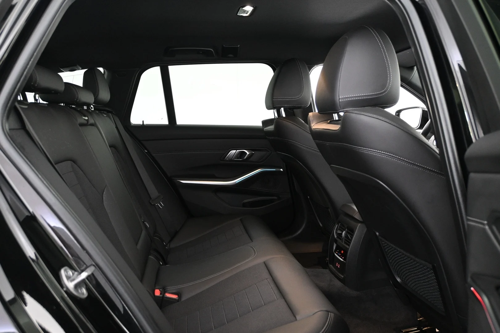 Car Image - 5M6QSCl4VVsQgaSOxDq1l2