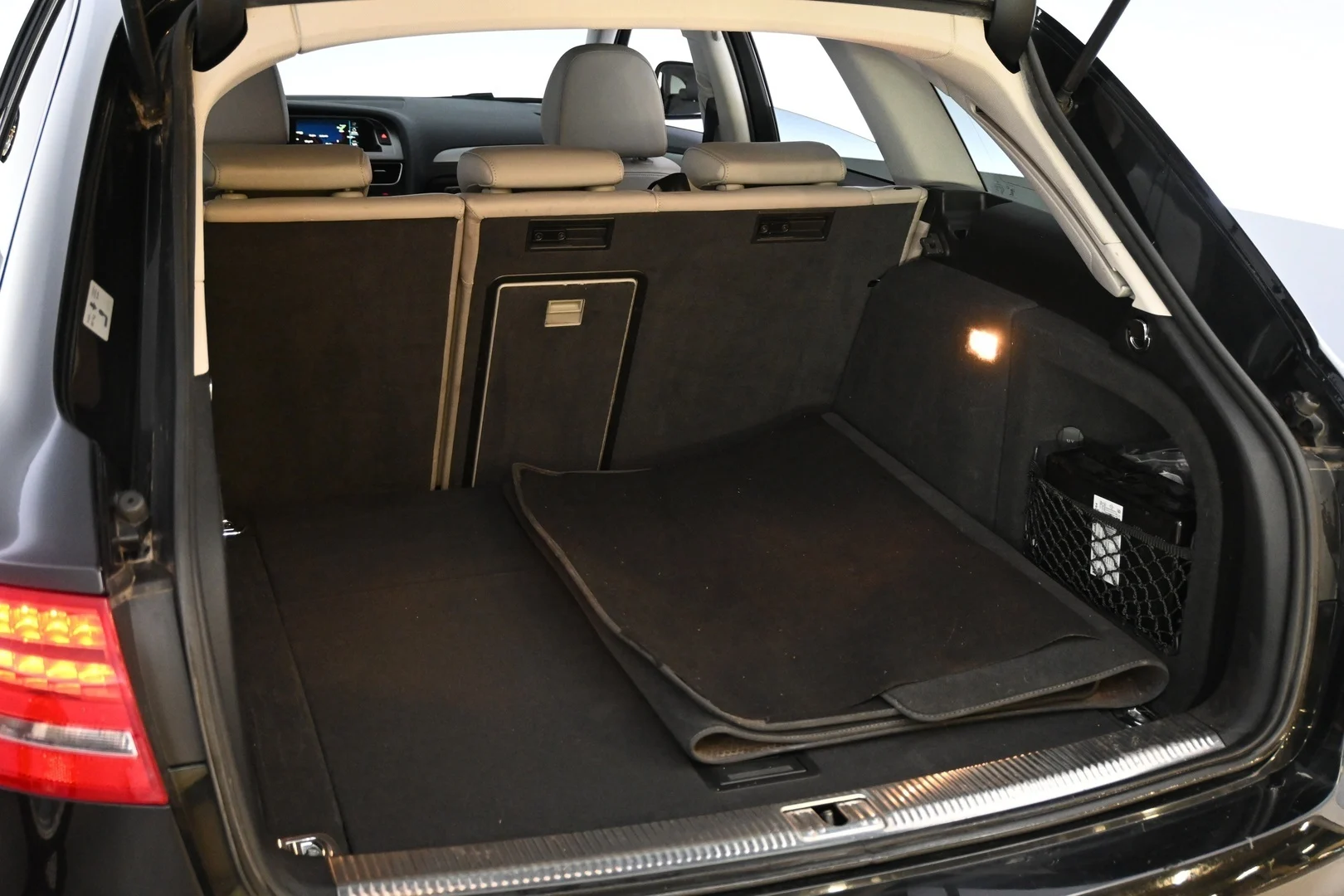 Car Image - zkEB4FGRwrl4XafVvgYa5