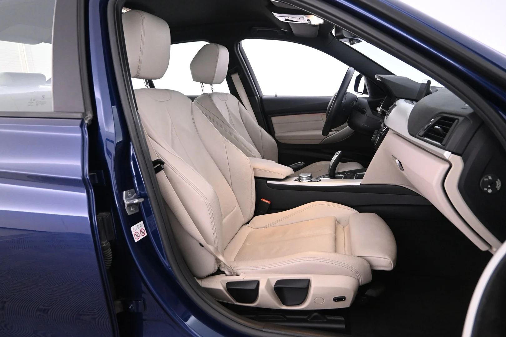 Car Image - s3kNoGWtHg8nOud5ZdliT