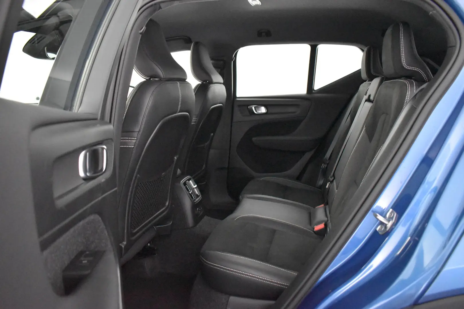 Car Image - r45wkpluMn51qdvutUACx