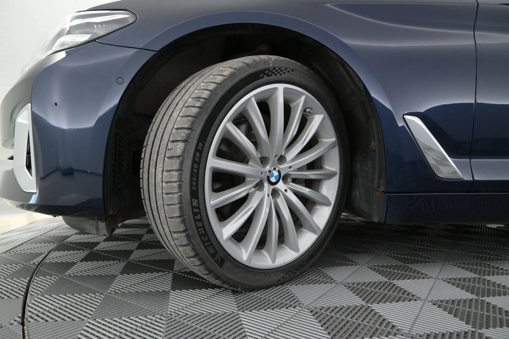 Car Image - 16H21sI5MuBu61agmuszFJ